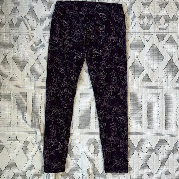 Stori - Floral Sports Bra and Leggings Set in Purple and White Size 12 - Picture 6 of 8